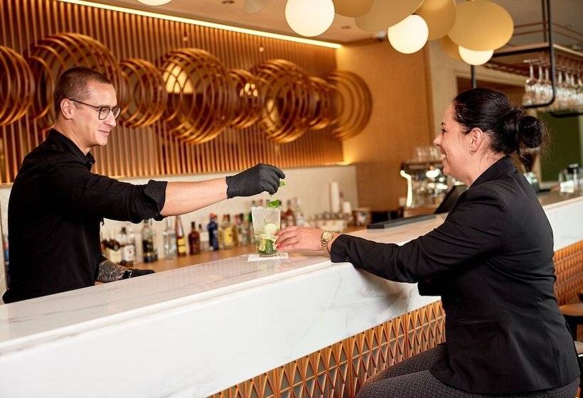 Sound Garden Hotel Airport