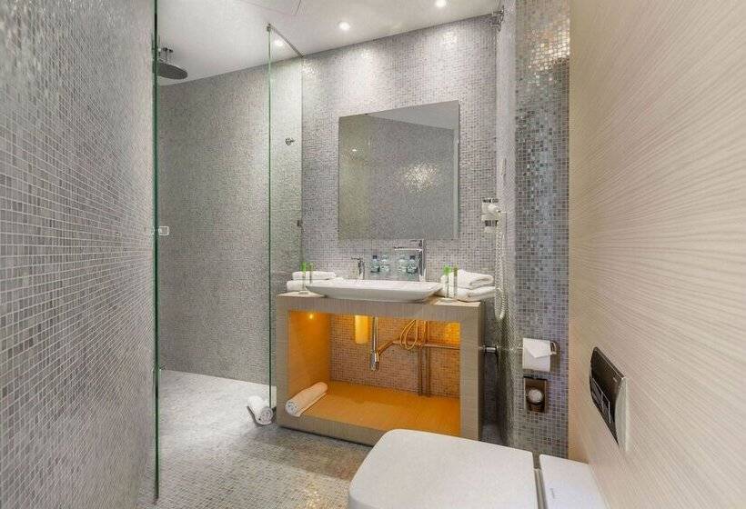 Sound Garden Hotel Airport