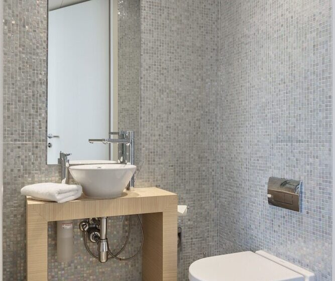 Sound Garden Hotel Airport