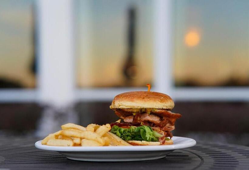 Отель The Waterfront Inn