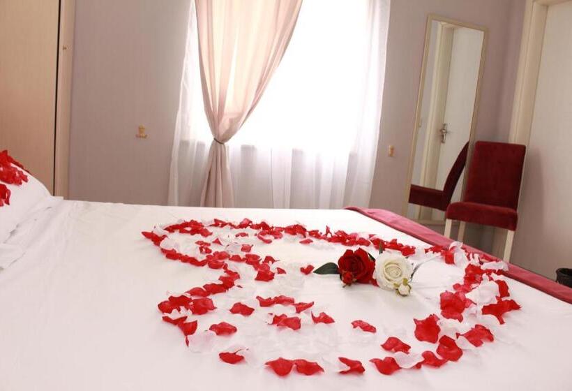 فندق Theranda Boutique