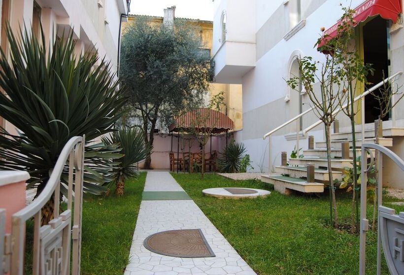 فندق Theranda Boutique