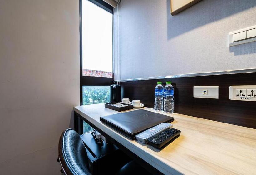 Hub Hotel   Songshan Airport Branch