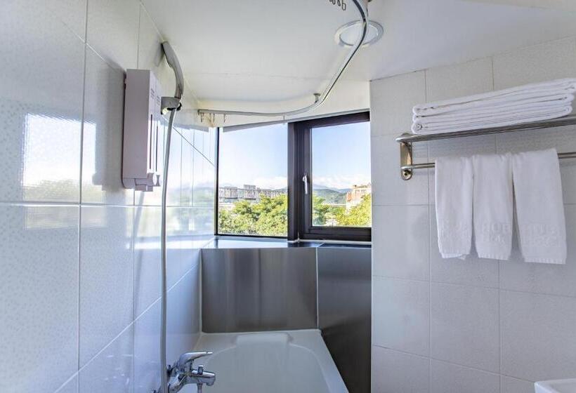 Hub Hotel   Songshan Airport Branch