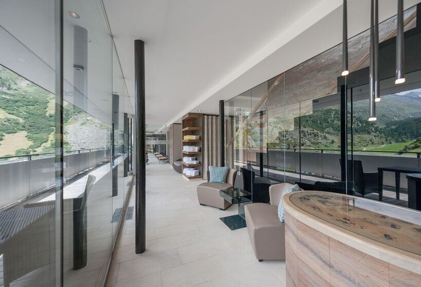 Josl Mountain Lounging Hotel Adults Only!