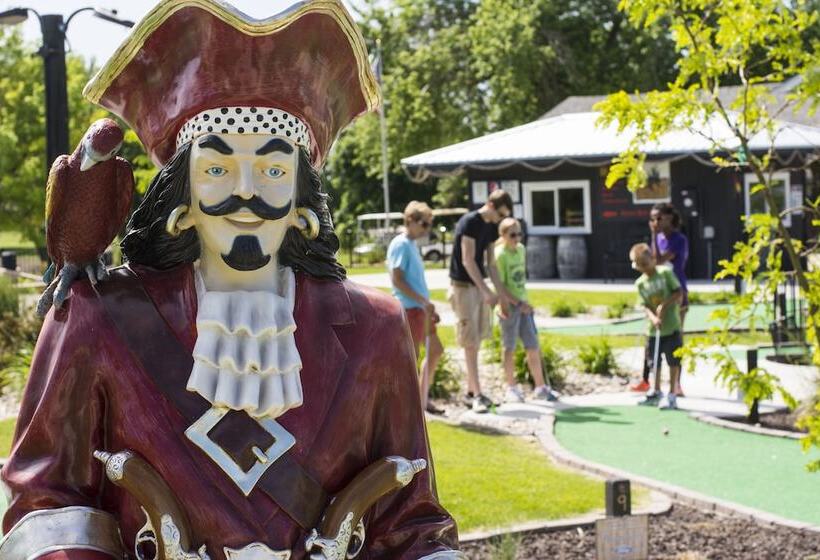 King's Pointe Waterpark Resort