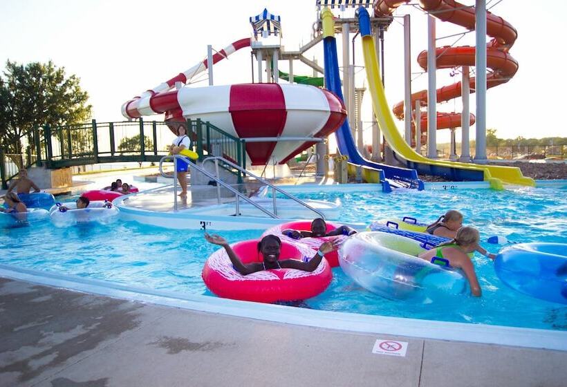 King's Pointe Waterpark Resort