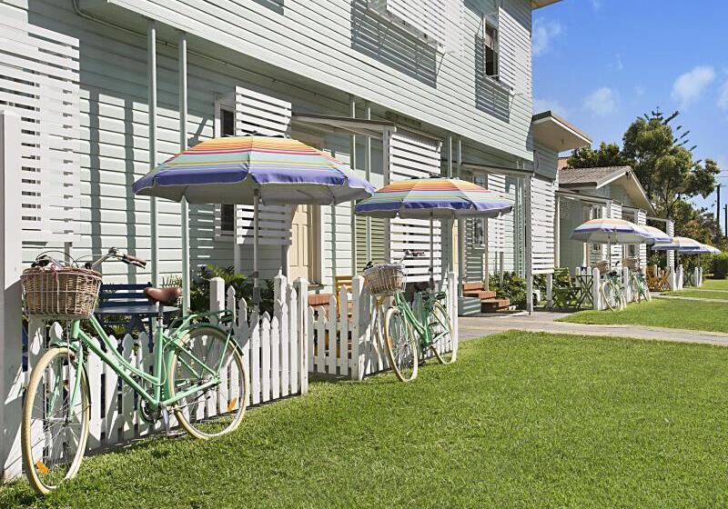 La Costa Beachside Motel