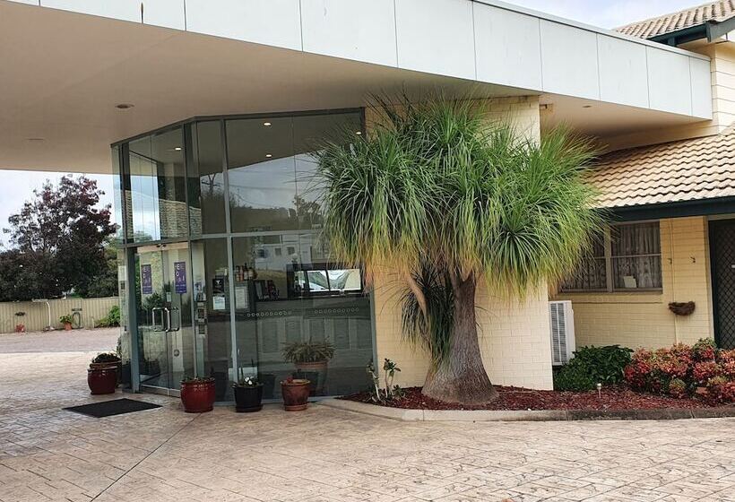 The Aston Motel Tamworth