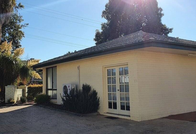 The Aston Motel Tamworth