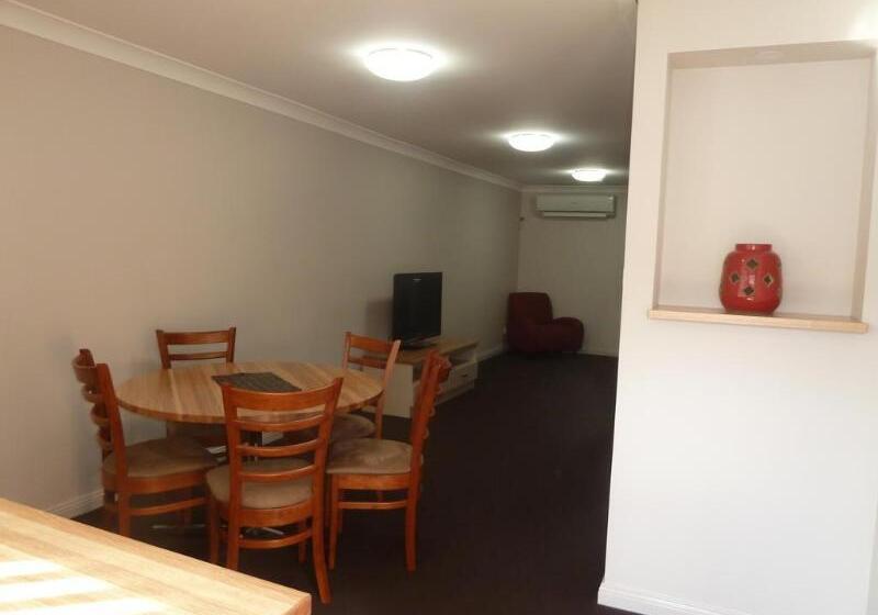 The Aston Motel Tamworth