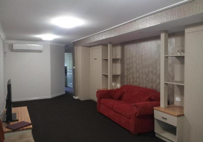 The Aston Motel Tamworth