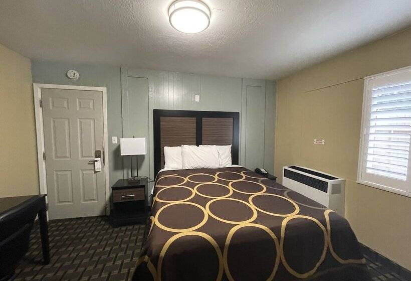 Мотель Pinewood Inn