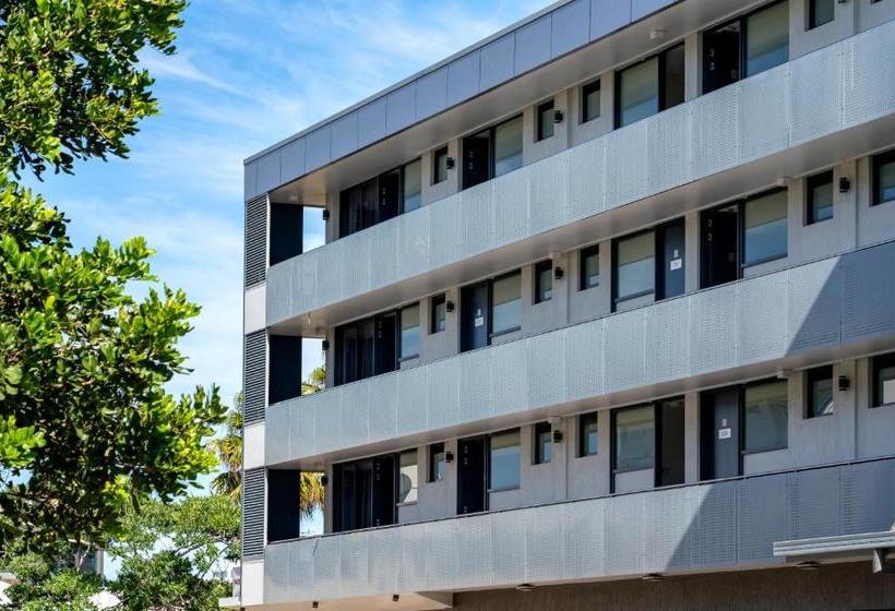 مُتل The Mid Pacific