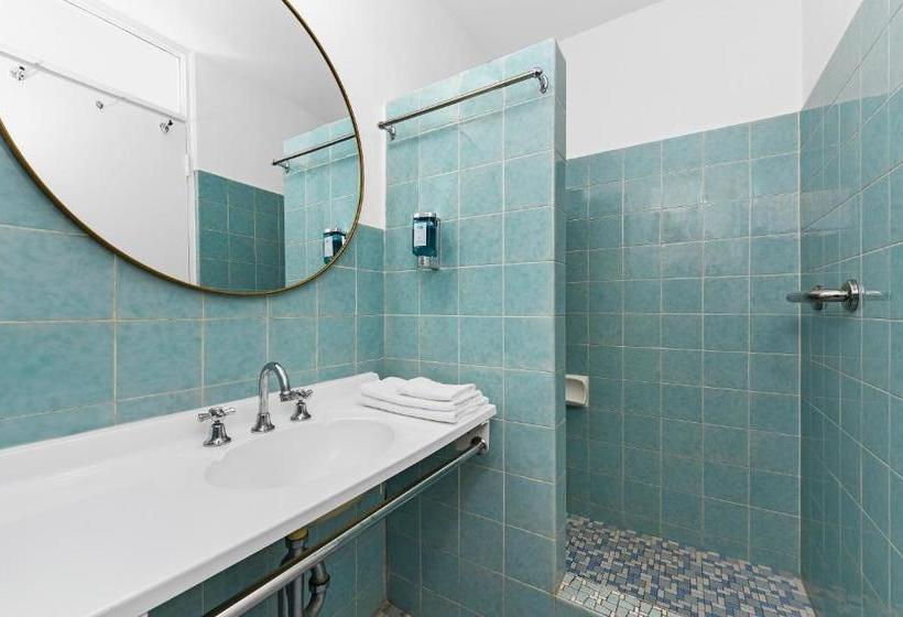 فندق على الطريق The Mid Pacific