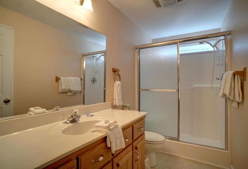 Paradise Hills, Winery Resort & Spa