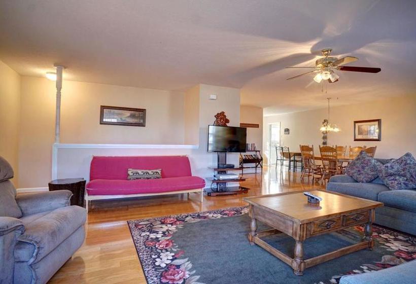 Paradise Hills, Winery Resort & Spa