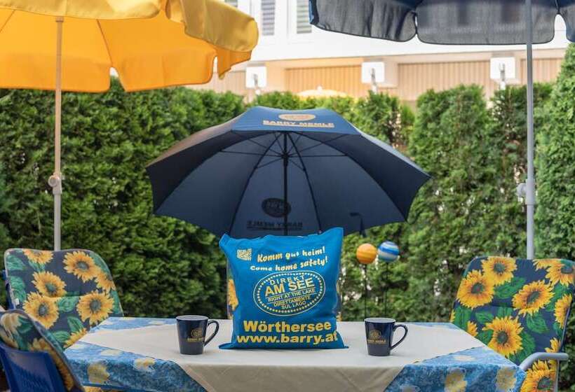 استراحتگاه Barry Memle Directly At The Lake