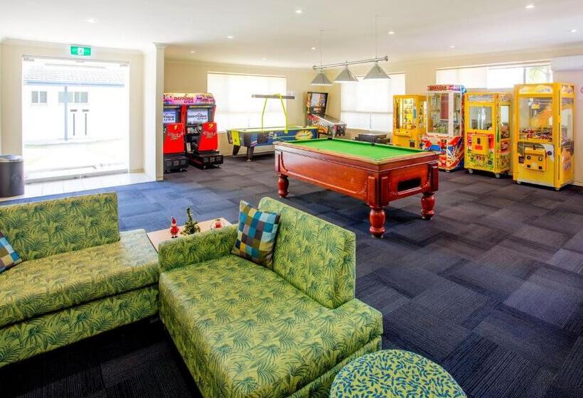 منتجع Lakeside Forster Holiday Park And Village