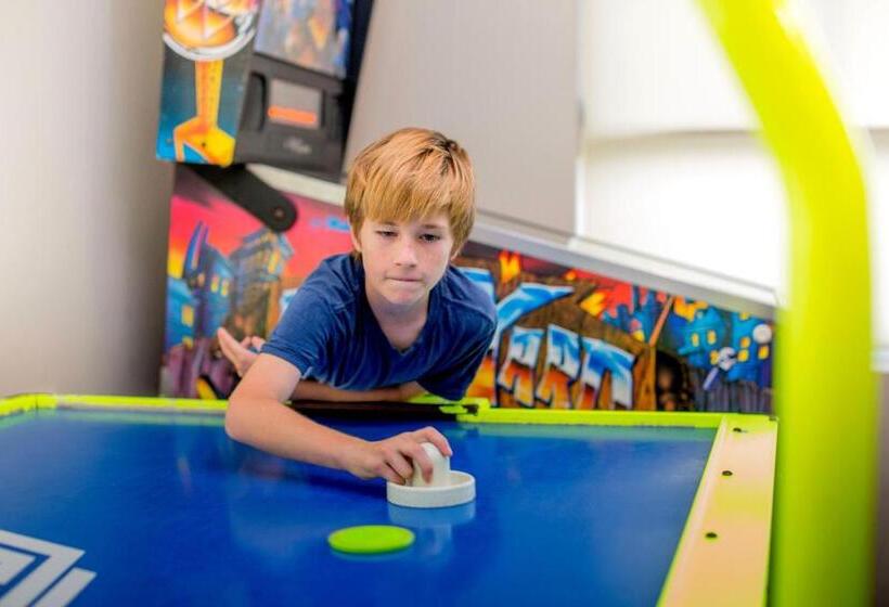 منتجع Lakeside Forster Holiday Park And Village