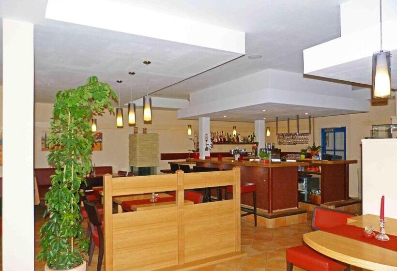 אתר נופש Marco Polo Alpina Familien  & Sport