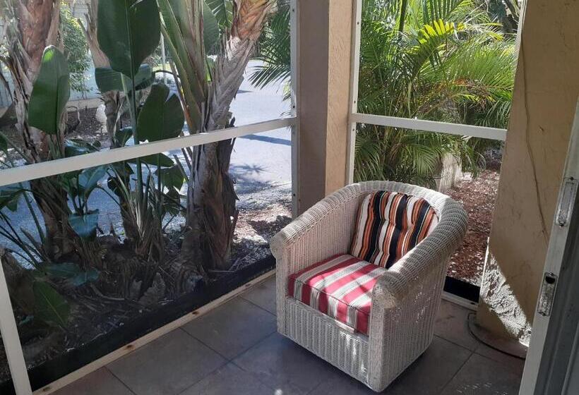 منتجع Turtle Crawl Inn  Longboat Key