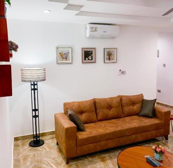 هتل Aiden Homes And Apartments