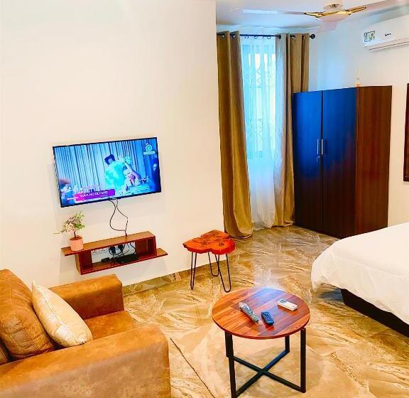 هتل Aiden Homes And Apartments