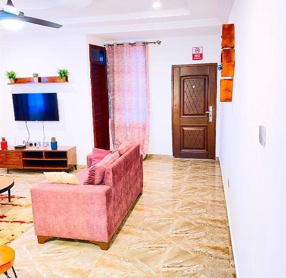 هتل Aiden Homes And Apartments