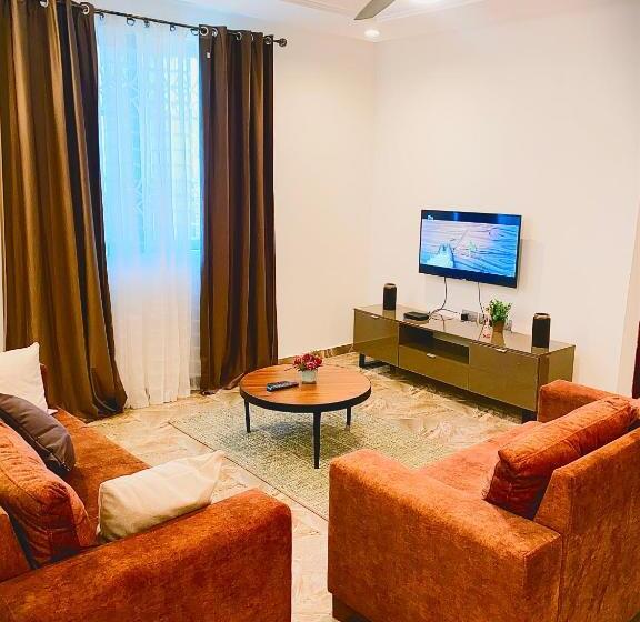 هتل Aiden Homes And Apartments