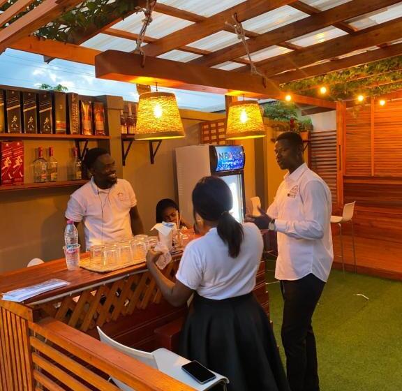 هتل Aiden Homes And Apartments