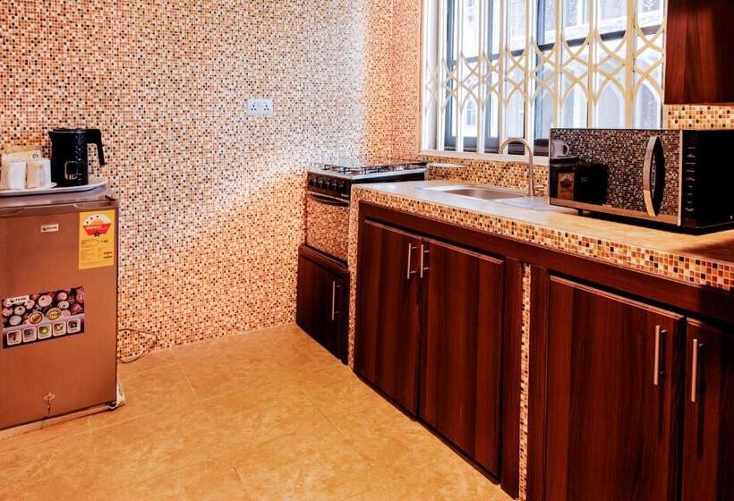 هتل Aiden Homes And Apartments