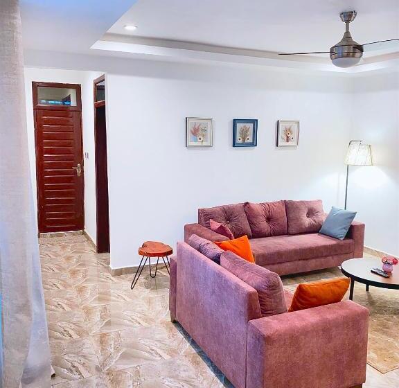 هتل Aiden Homes And Apartments