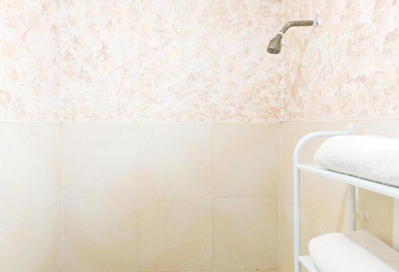 هتل Cristian Jay Dormitory By Reddoorz