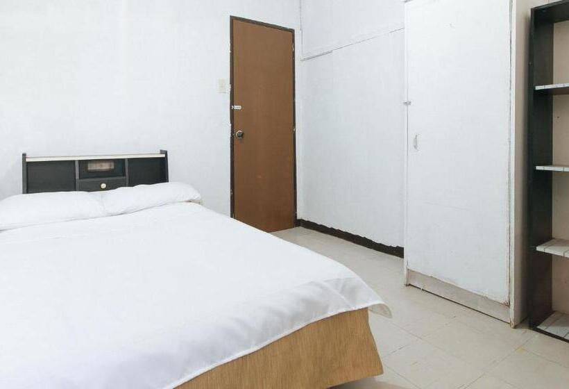 هتل Cristian Jay Dormitory By Reddoorz