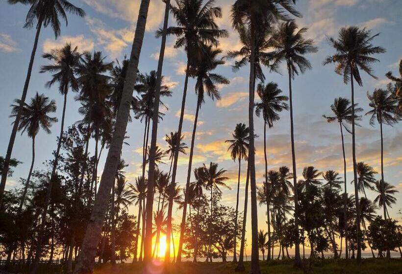 هتل Eastwind Beach Club  El Nido