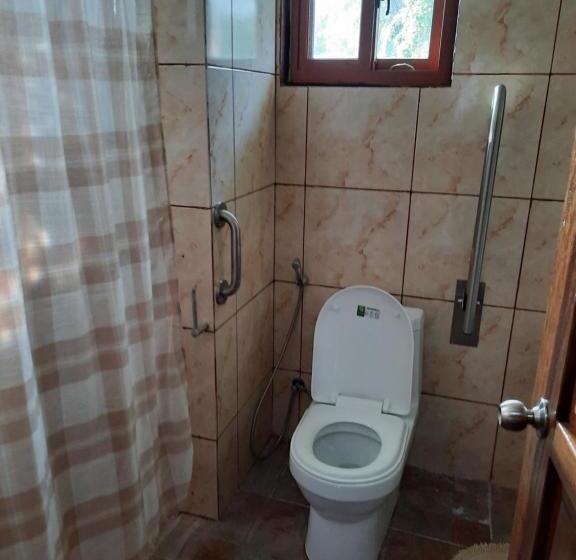 هتل Eastwind Beach Club  El Nido