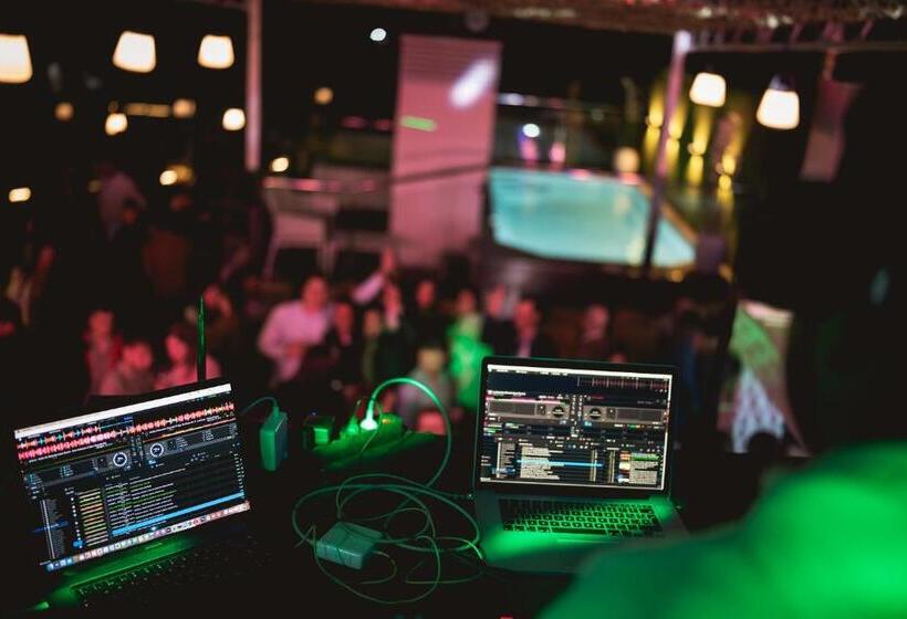 هتل Gilmar Orellana La Vieja