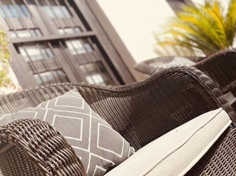 فندق Mina Suites