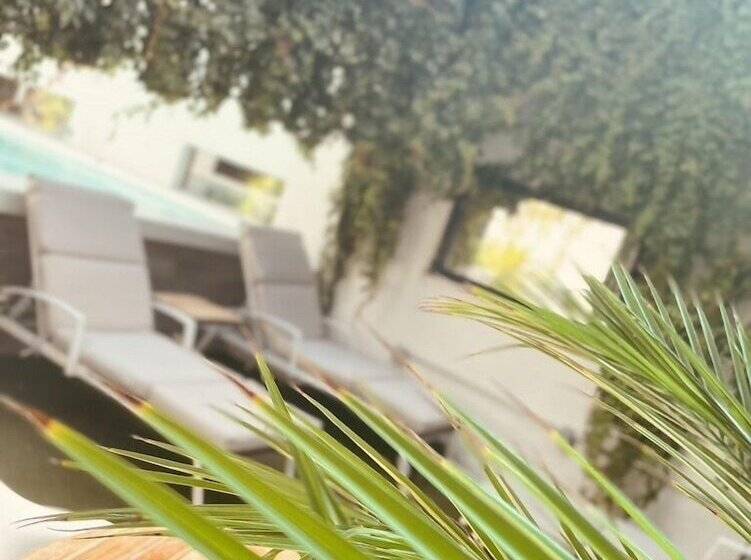 فندق Mina Suites