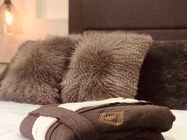 فندق Mina Suites