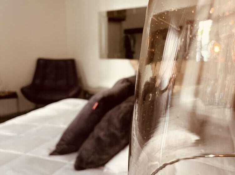 فندق Mina Suites