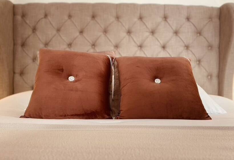 فندق Mina Suites