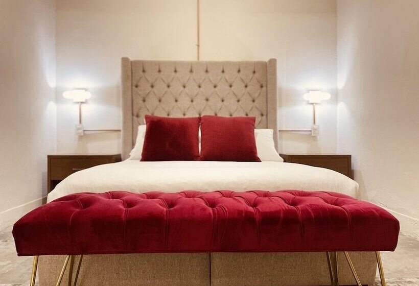 فندق Mina Suites