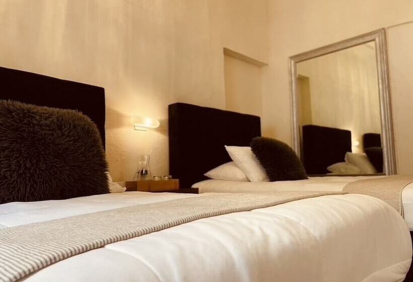 فندق Mina Suites