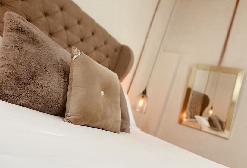 فندق Mina Suites