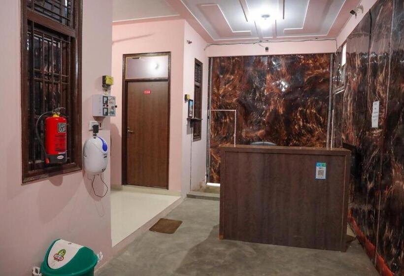 Отель O Hmi International