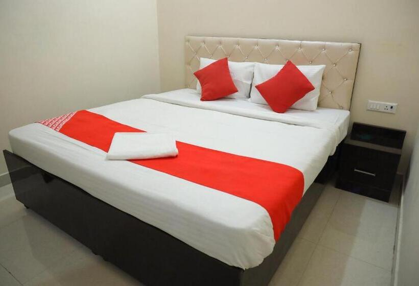 Отель O Hmi International