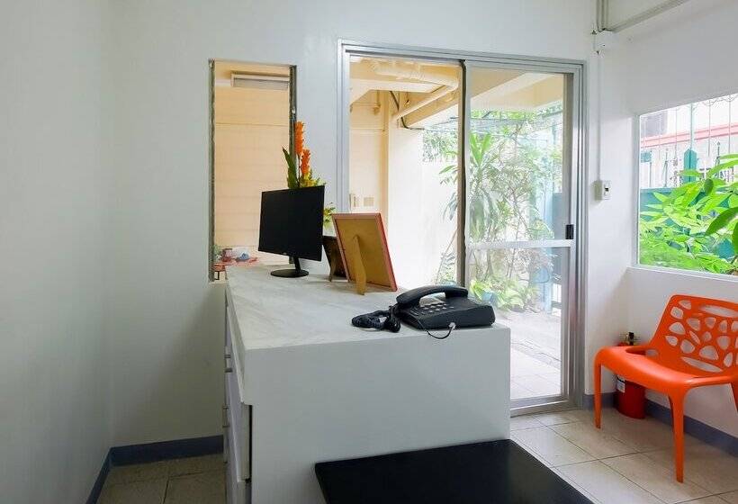 هتل Oyo 840 Orangenest Apartelle