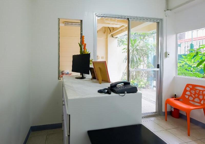 هتل Oyo 840 Orangenest Apartelle